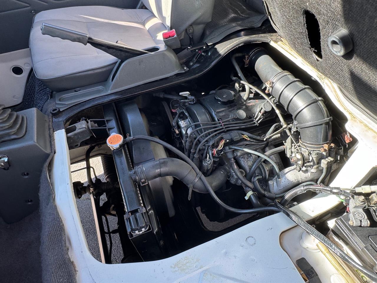 2013 Mitsubishi L300