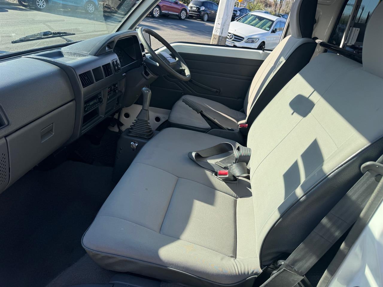 2013 Mitsubishi L300
