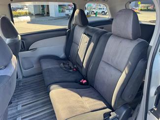 2006 Toyota Estima - Thumbnail