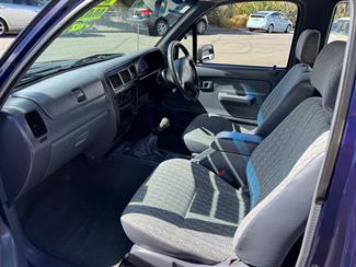 2003 Toyota Hilux - Thumbnail