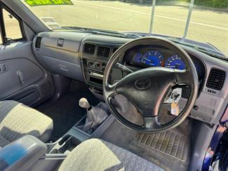 2003 Toyota Hilux - Thumbnail