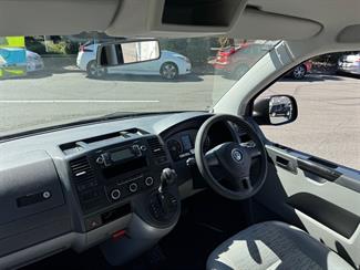 2011 Volkswagen T5 - Thumbnail
