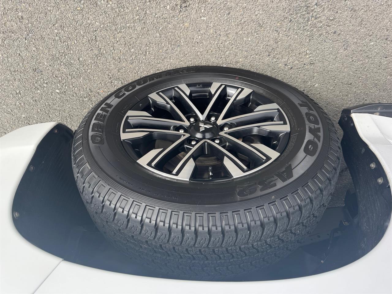 2021 Mitsubishi Pajero