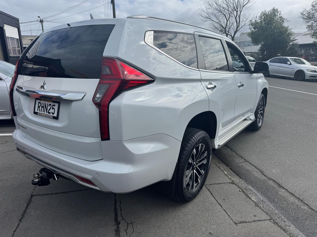 2021 Mitsubishi Pajero