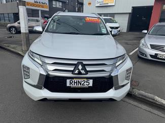 2021 Mitsubishi Pajero - Thumbnail