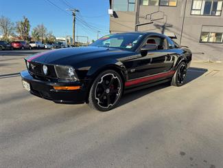 2005 Ford Mustang - Thumbnail