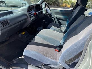 2002 Toyota Hiace - Thumbnail