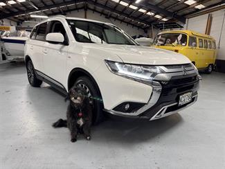 2020 Mitsubishi Outlander - Thumbnail
