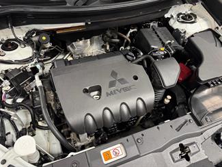 2020 Mitsubishi Outlander - Thumbnail