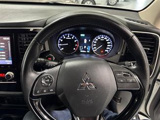 2020 Mitsubishi Outlander - Thumbnail