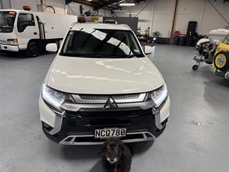 2020 Mitsubishi Outlander - Thumbnail