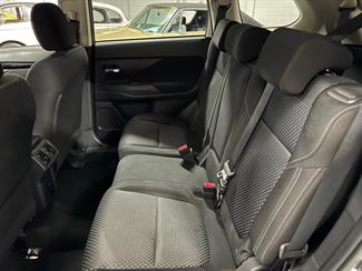 2020 Mitsubishi Outlander - Thumbnail