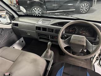 2011 Mitsubishi L300 - Thumbnail