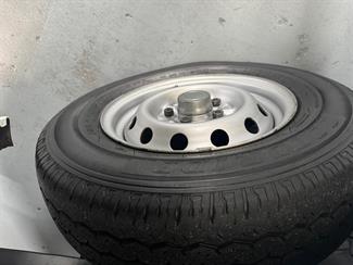 2011 Mitsubishi L300 - Thumbnail