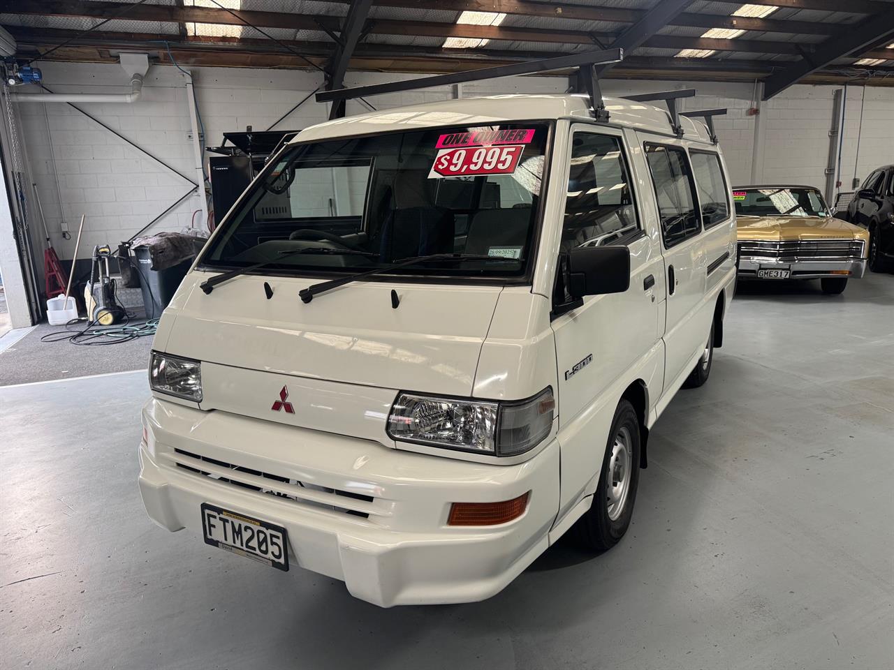 2011 Mitsubishi L300