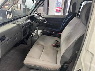 2011 Mitsubishi L300 - Thumbnail