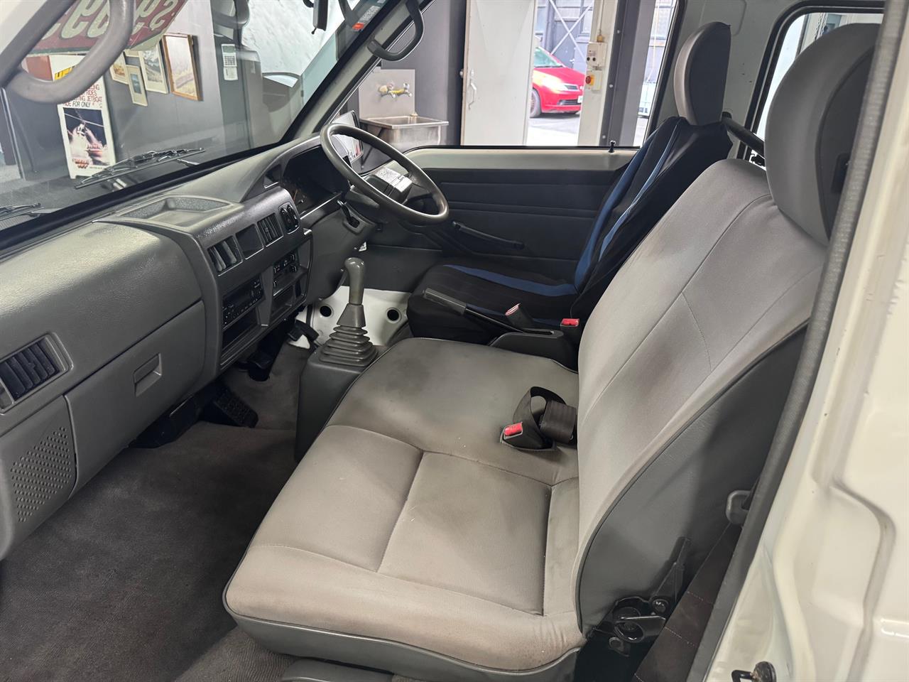 2011 Mitsubishi L300