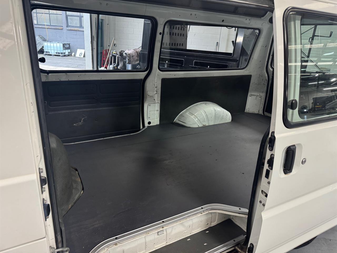 2011 Mitsubishi L300
