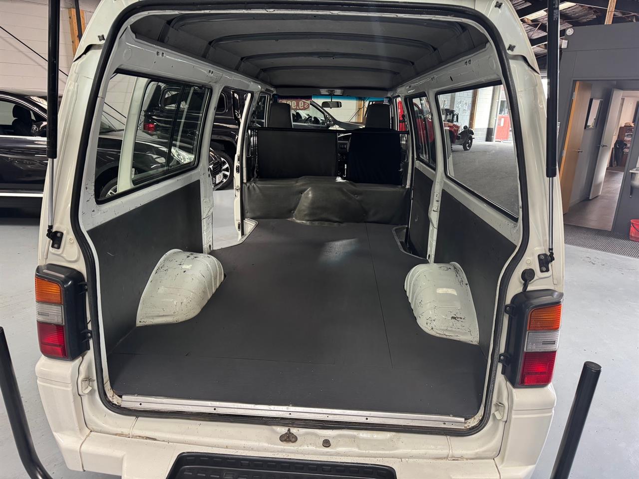 2011 Mitsubishi L300