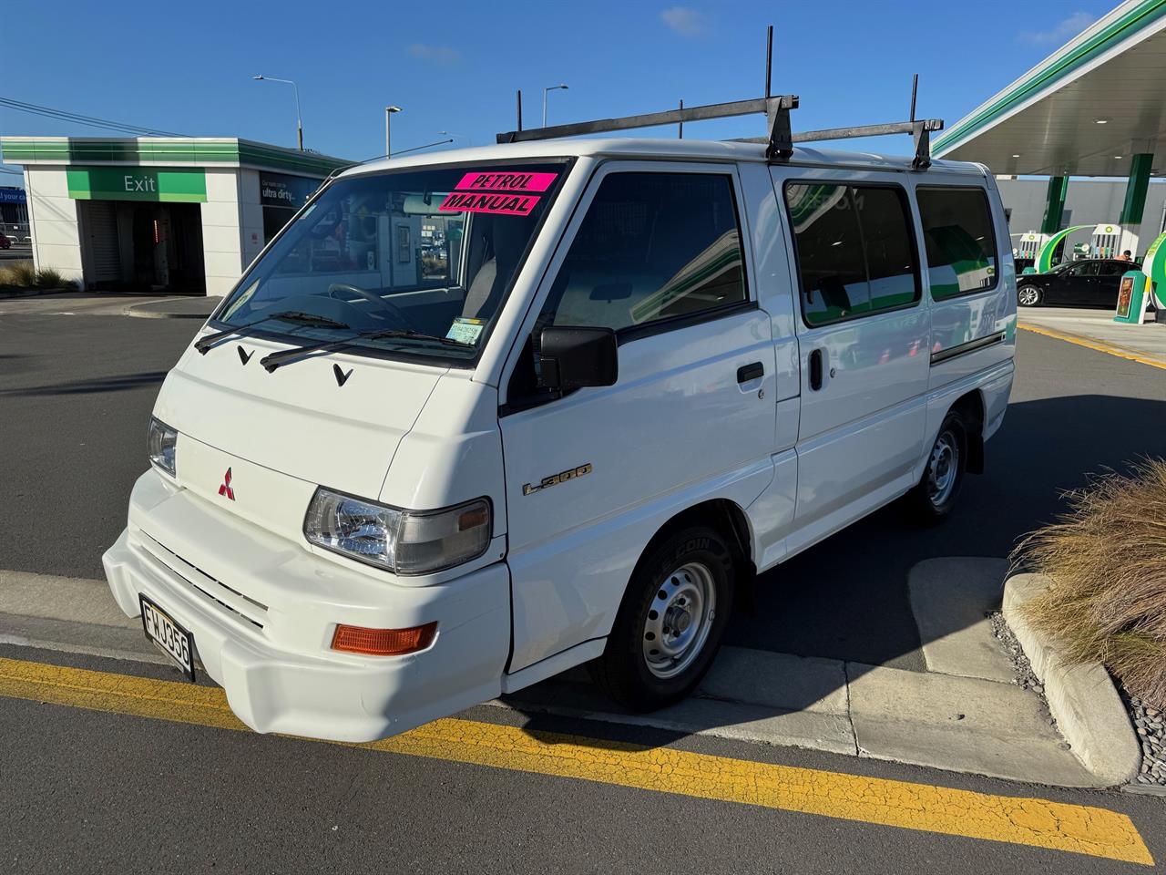 2011 Mitsubishi L300