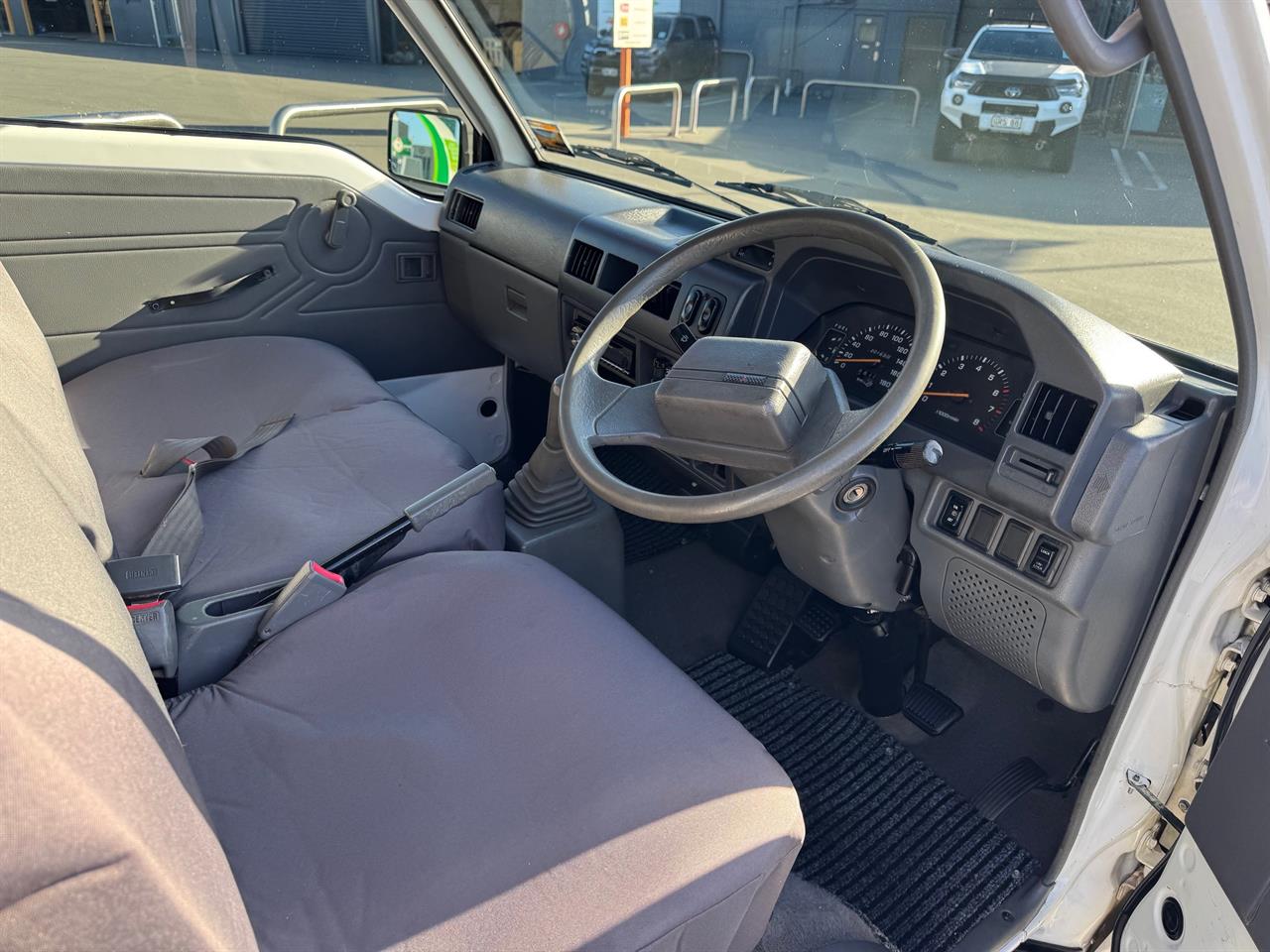 2011 Mitsubishi L300
