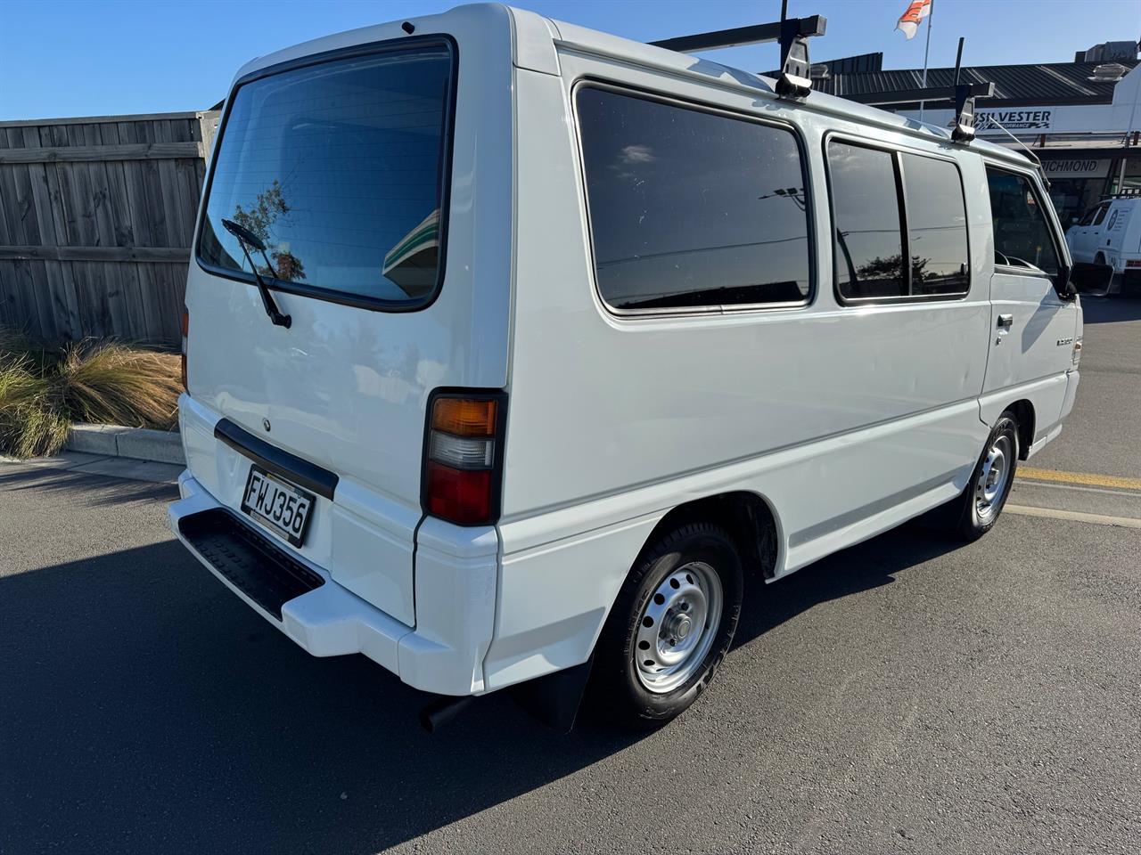 2011 Mitsubishi L300