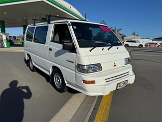 2011 Mitsubishi L300 - Thumbnail
