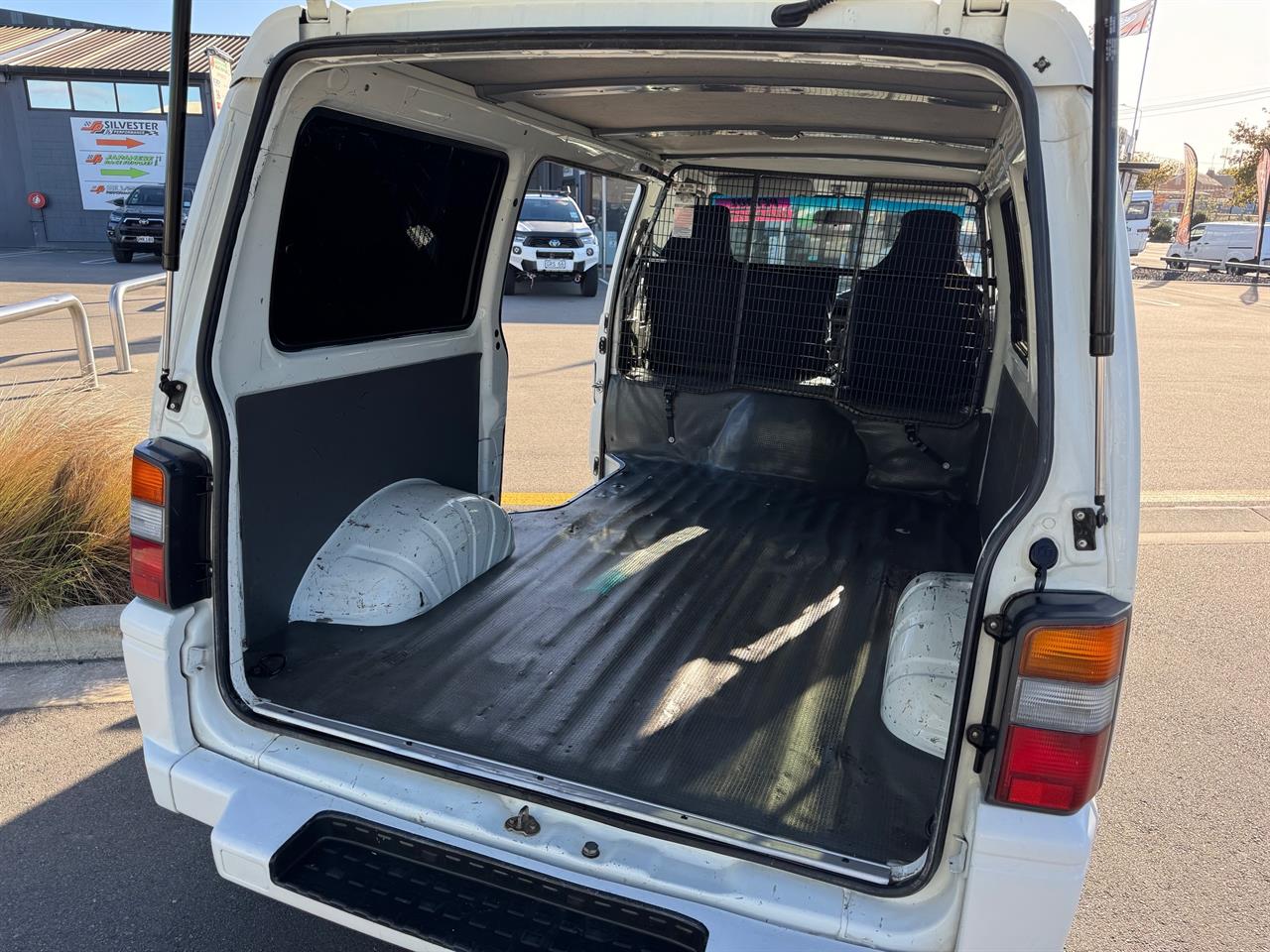 2011 Mitsubishi L300