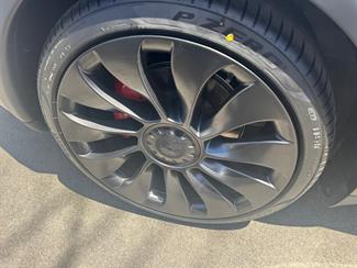 2023 Tesla Model Y - Thumbnail