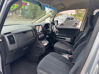 2014 Mitsubishi Delica - Thumbnail