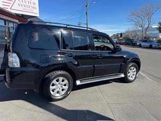 2014 Mitsubishi Pajero - Thumbnail