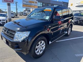 2014 Mitsubishi Pajero - Thumbnail