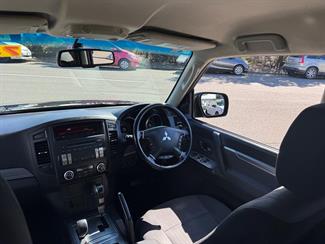 2014 Mitsubishi Pajero - Thumbnail