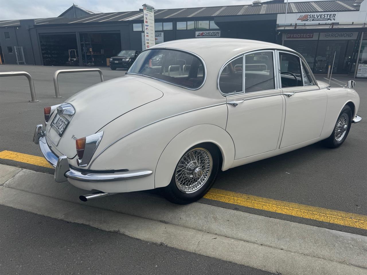 1968 Daimler V8