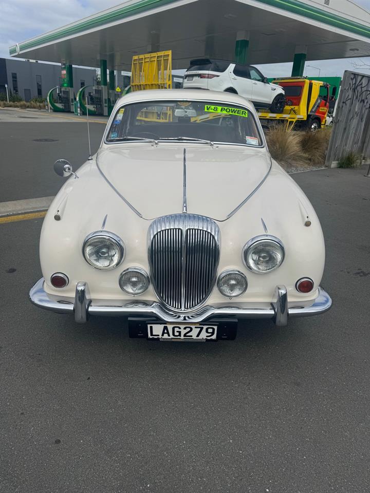 1968 Daimler V8