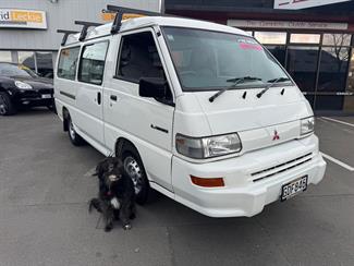 2011 Mitsubishi L300 - Thumbnail