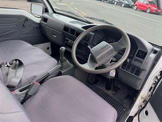 2011 Mitsubishi L300 - Thumbnail
