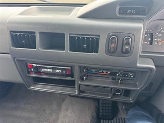 2011 Mitsubishi L300 - Thumbnail