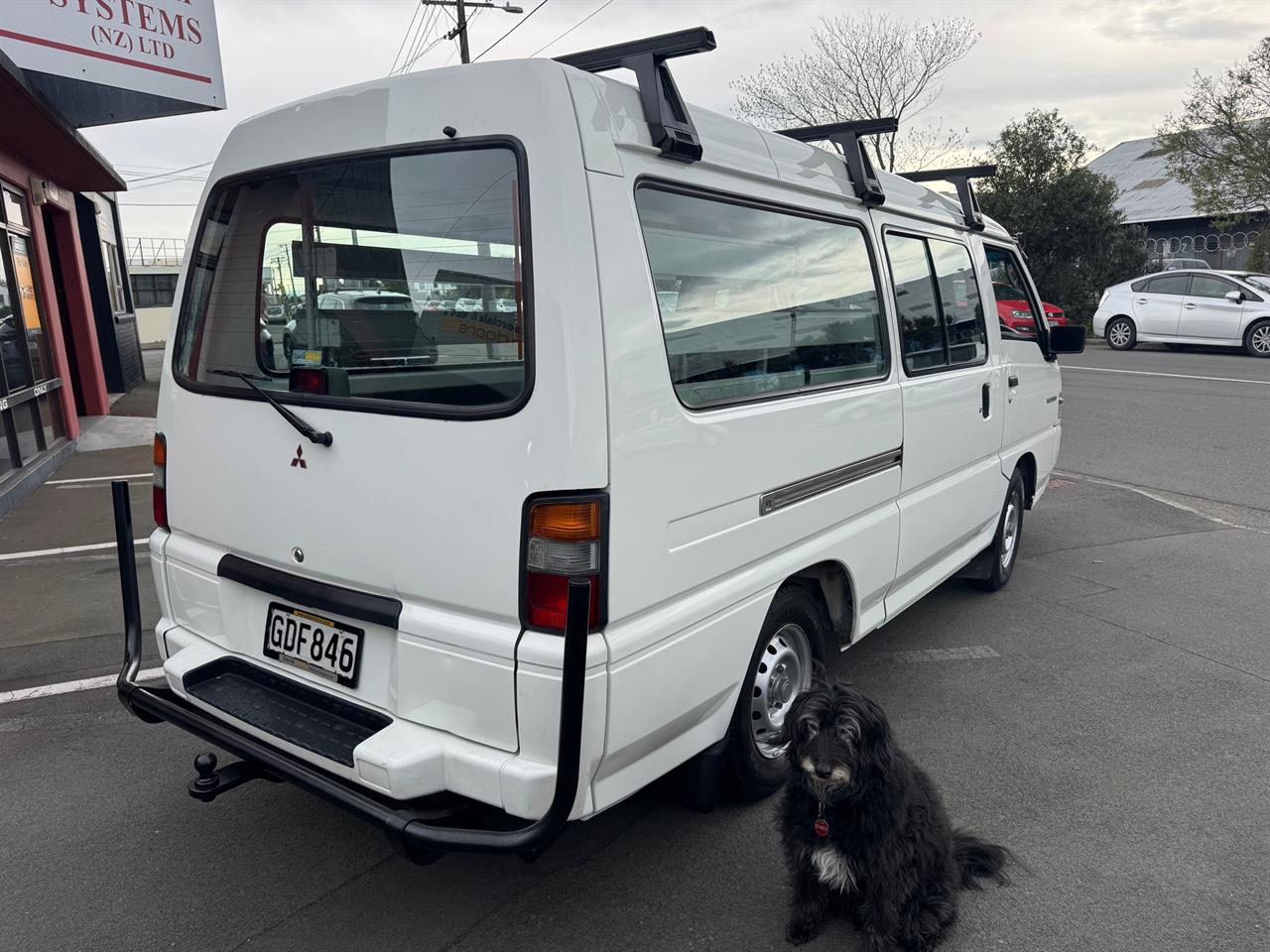 2011 Mitsubishi L300