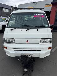 2011 Mitsubishi L300 - Thumbnail