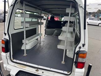 2011 Mitsubishi L300 - Thumbnail