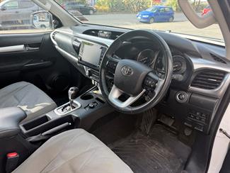 2024 Toyota Hilux - Thumbnail