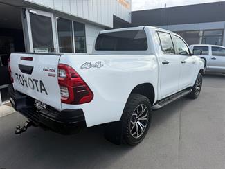 2024 Toyota Hilux - Thumbnail