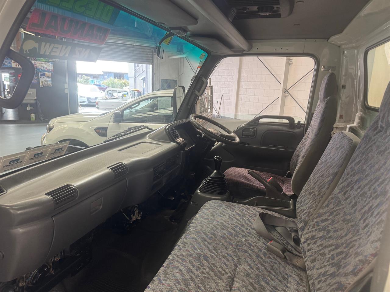 2003 Isuzu NPR450