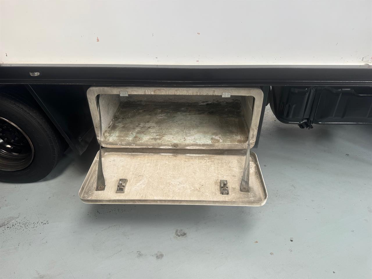 2003 Isuzu NPR450