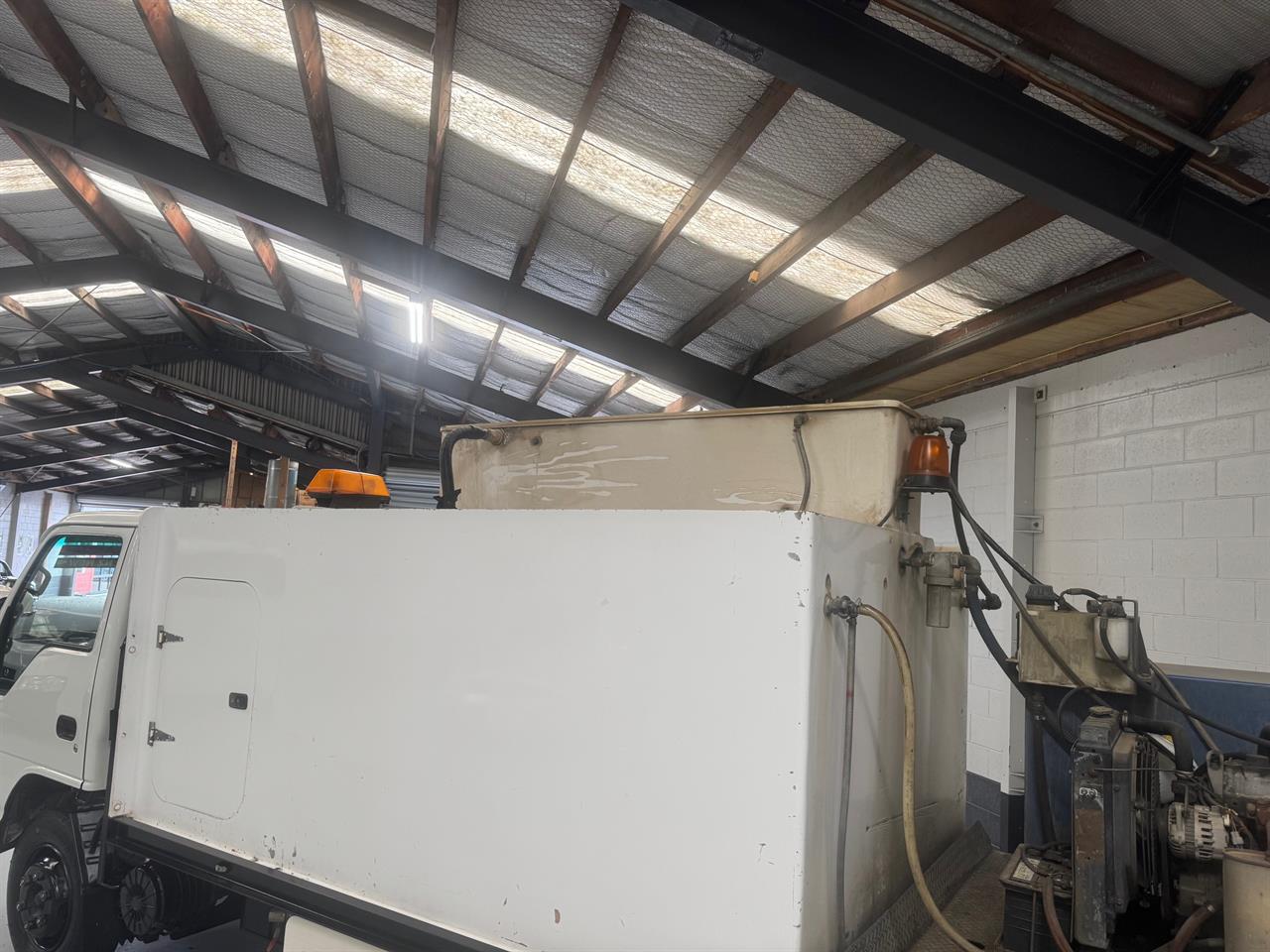 2003 Isuzu NPR450