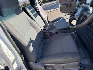 2010 Nissan Caravan - Thumbnail