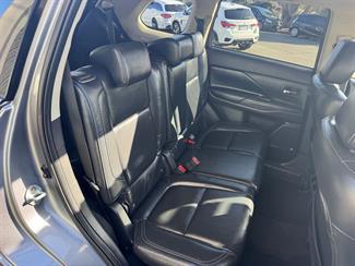 2018 Mitsubishi Outlander - Thumbnail