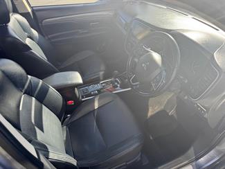 2018 Mitsubishi Outlander - Thumbnail
