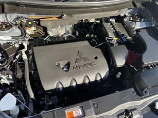 2018 Mitsubishi Outlander - Thumbnail